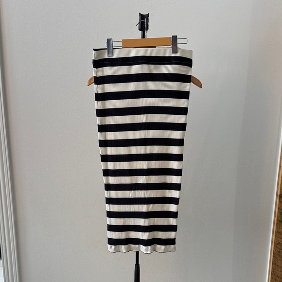 H&M RIBBED BLACK & WHITE STRIPED 2 PCS SET - Picture 4 of 5